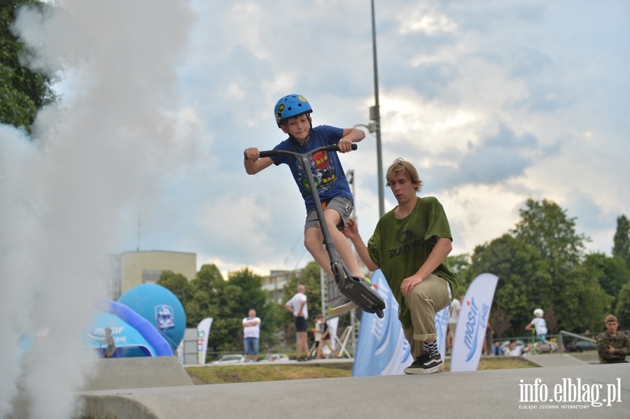 Deskorolki i hulajnogi, czyli show. Skaterzy poprowadzili warsztaty dla elblan, fot. 79