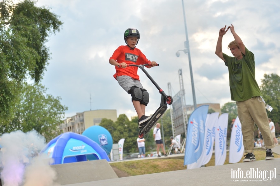 Deskorolki i hulajnogi, czyli show. Skaterzy poprowadzili warsztaty dla elblan, fot. 82