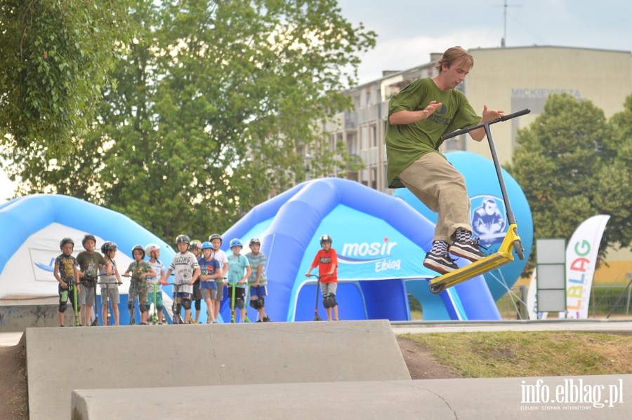 Deskorolki i hulajnogi, czyli show. Skaterzy poprowadzili warsztaty dla elblan, fot. 86