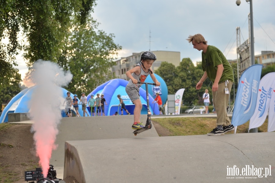 Deskorolki i hulajnogi, czyli show. Skaterzy poprowadzili warsztaty dla elblan, fot. 88