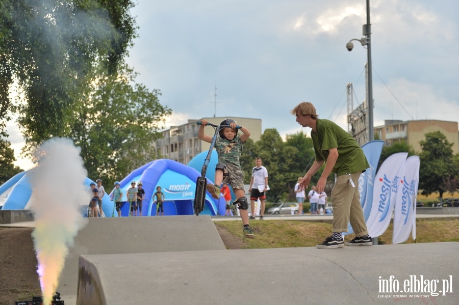 Deskorolki i hulajnogi, czyli show. Skaterzy poprowadzili warsztaty dla elblan, fot. 89