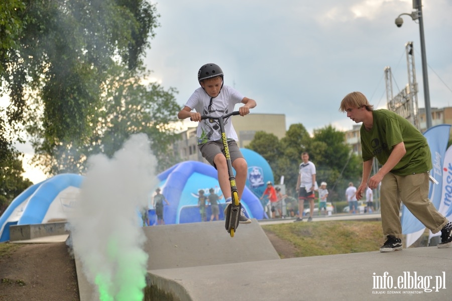 Deskorolki i hulajnogi, czyli show. Skaterzy poprowadzili warsztaty dla elblan, fot. 92