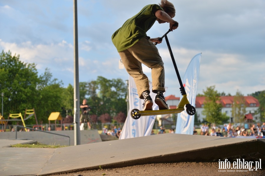 Deskorolki i hulajnogi, czyli show. Skaterzy poprowadzili warsztaty dla elblan, fot. 96