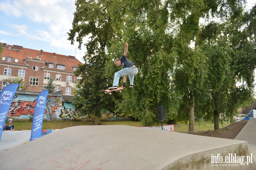 Deskorolki i hulajnogi, czyli show. Skaterzy poprowadzili warsztaty dla elblan, fot. 103