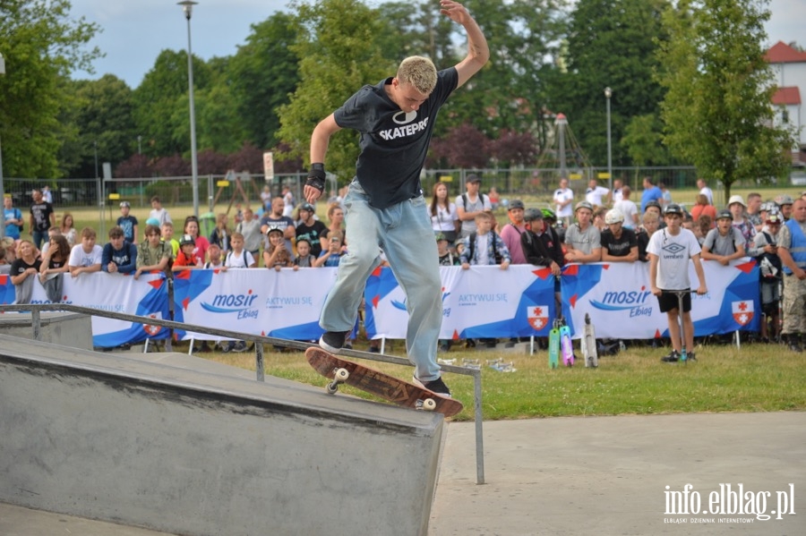 Deskorolki i hulajnogi, czyli show. Skaterzy poprowadzili warsztaty dla elblan, fot. 106