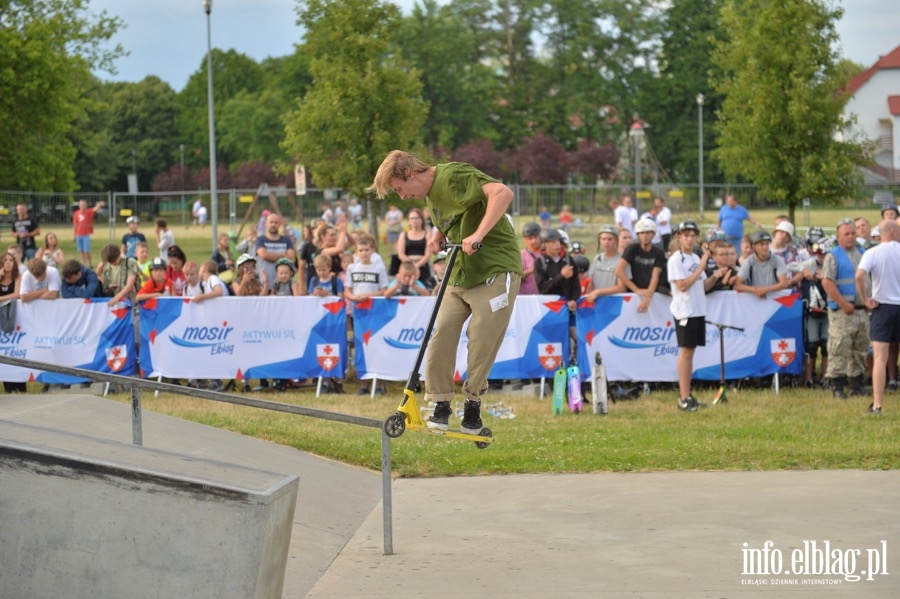 Deskorolki i hulajnogi, czyli show. Skaterzy poprowadzili warsztaty dla elblan, fot. 108