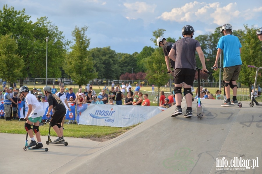 Deskorolki i hulajnogi, czyli show. Skaterzy poprowadzili warsztaty dla elblan, fot. 109