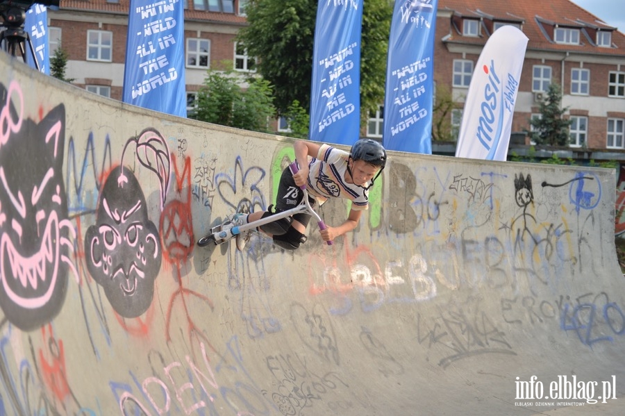 Deskorolki i hulajnogi, czyli show. Skaterzy poprowadzili warsztaty dla elblan, fot. 111