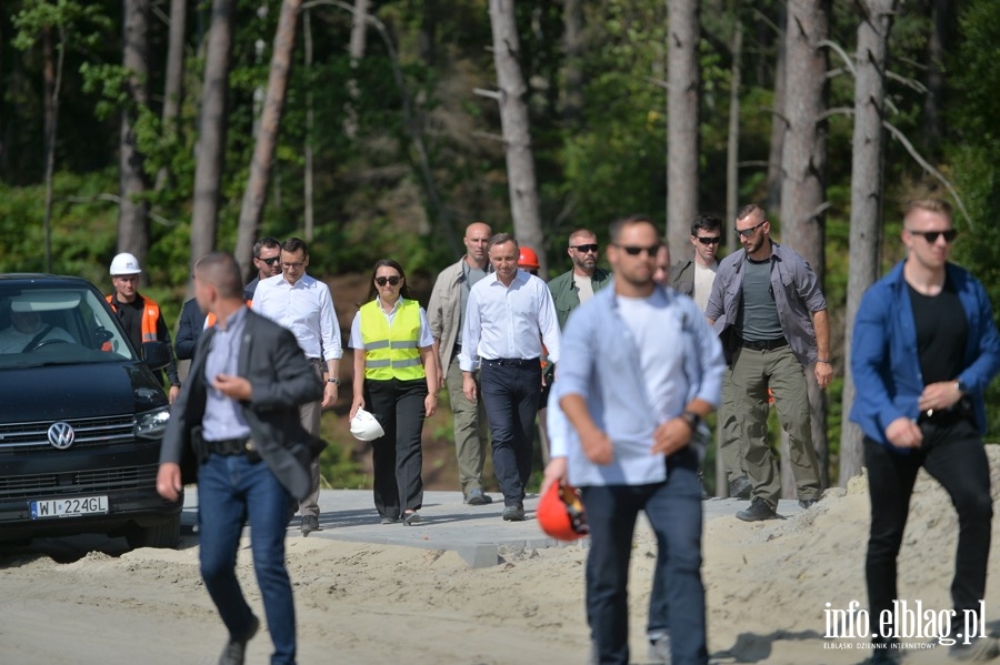 Wizyta Prezydenta Andrzeja Dudy i premiera Mateusza Morawieckiego na budowie przekopu Mierzei Wilanej, fot. 4