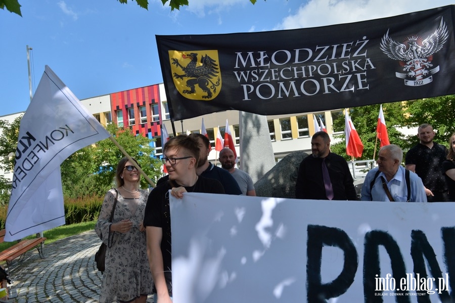 Narodowcy protestowali w Elblgu. Chc zerwania wsppracy z Tarnopolem i ronda OfiarWoynia , fot. 11
