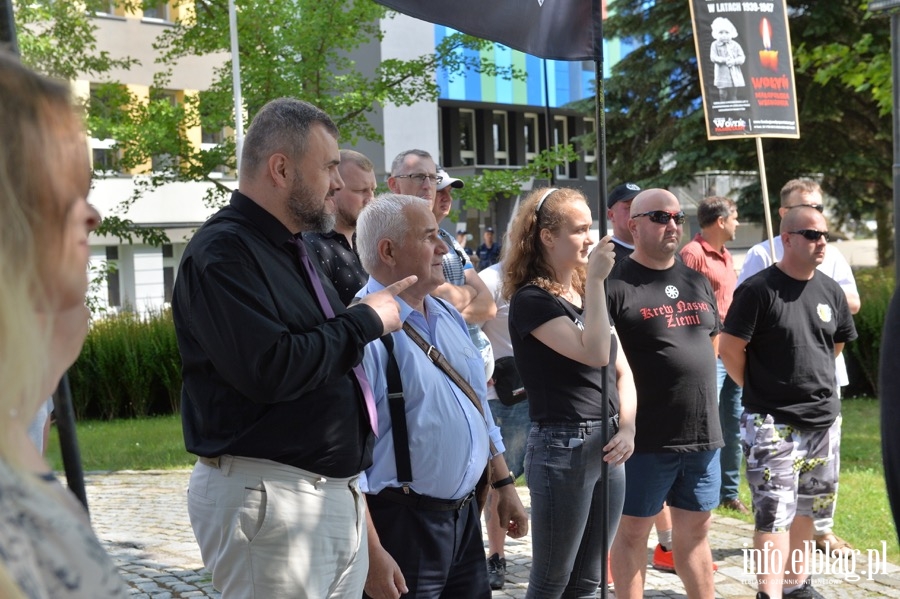 Narodowcy protestowali w Elblgu. Chc zerwania wsppracy z Tarnopolem i ronda OfiarWoynia , fot. 14