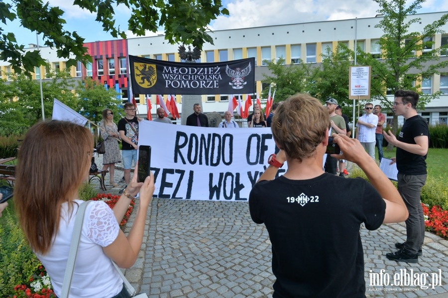 Narodowcy protestowali w Elblgu. Chc zerwania wsppracy z Tarnopolem i ronda OfiarWoynia , fot. 23