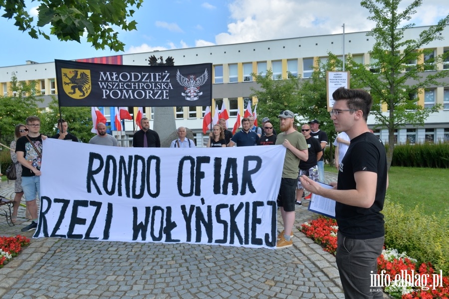 Narodowcy protestowali w Elblgu. Chc zerwania wsppracy z Tarnopolem i ronda OfiarWoynia , fot. 24