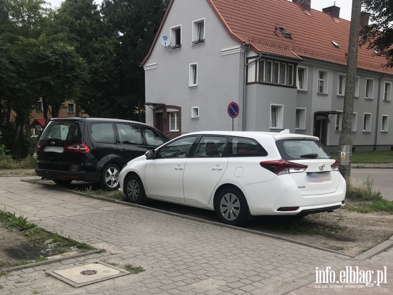 Mistrzowie parkowania w Elblągu (część 111), fot. 1