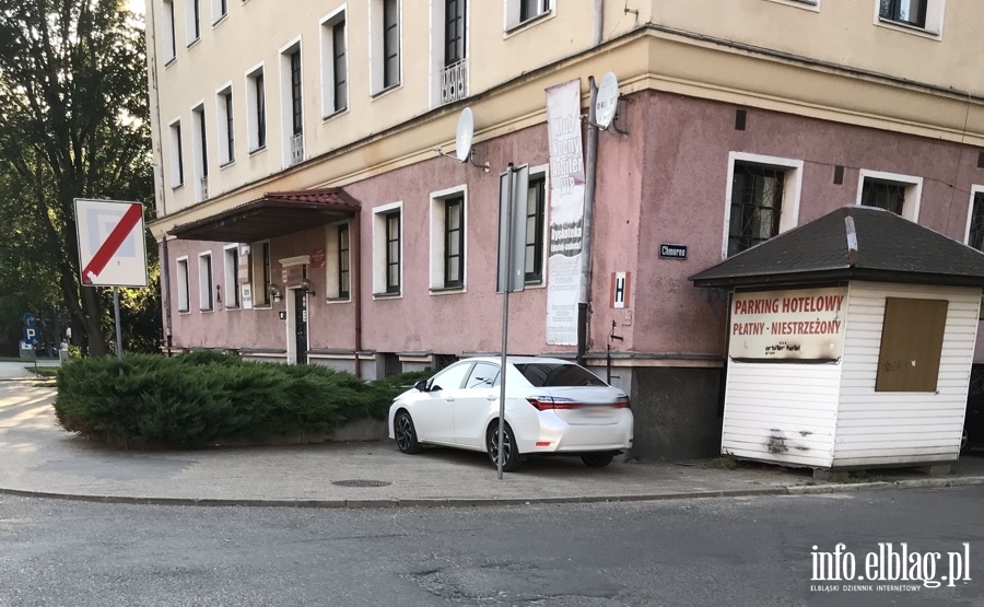 Mistrzowie parkowania w Elblągu (część 111), fot. 14