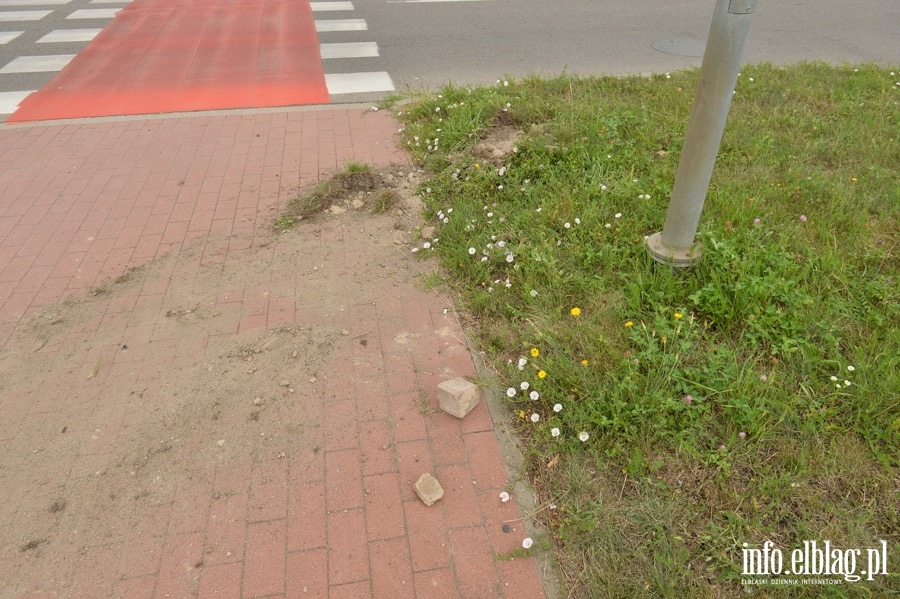 Wypadek - Samochd wjecha na torowisko przy ulicy Pk. Dbka przy ul. Wgrowskiej, fot. 15
