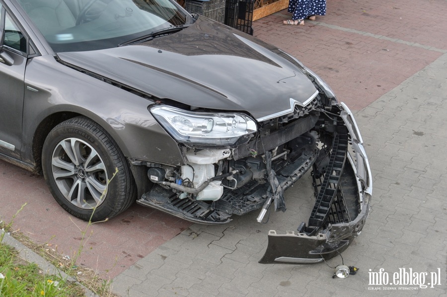 Wypadek - Samochd wjecha na torowisko przy ulicy Pk. Dbka przy ul. Wgrowskiej, fot. 22