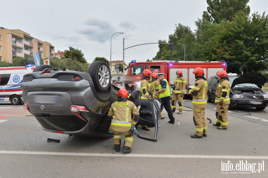 Groźny wypadek na skrzyżowaniu Robotniczej z Brzeską. Kierowcy zabrani do szpiatala, fot. 6