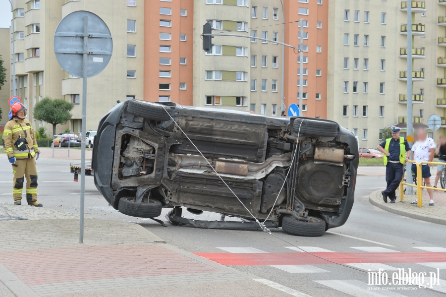 Groźny wypadek na skrzyżowaniu Robotniczej z Brzeską. Kierowcy zabrani do szpiatala, fot. 14