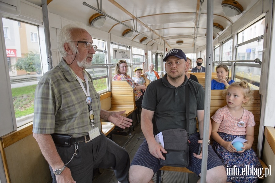 Wycieczka z przewodnikiem tramwajem linii  ,,T'', fot. 8