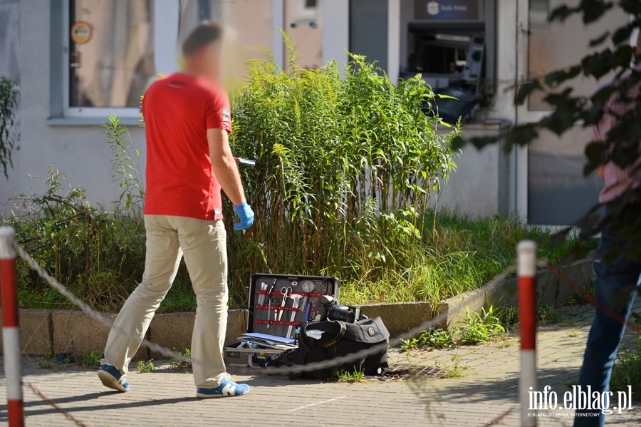 Nieznany sprawca wysadzi bankomat przy Wiejskiej. &#8222;Najprawdopodobniej nie skradziono pienidzy&#8221;, fot. 5