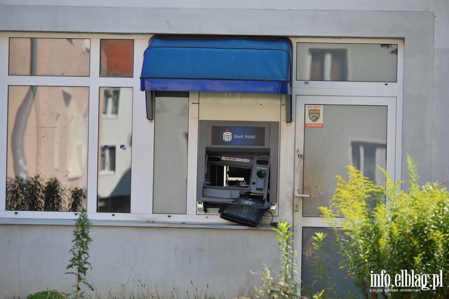 Nieznany sprawca wysadzi bankomat przy Wiejskiej. &#8222;Najprawdopodobniej nie skradziono pienidzy&#8221;, fot. 7