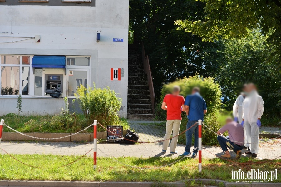 Nieznany sprawca wysadzi bankomat przy Wiejskiej. &#8222;Najprawdopodobniej nie skradziono pienidzy&#8221;, fot. 8