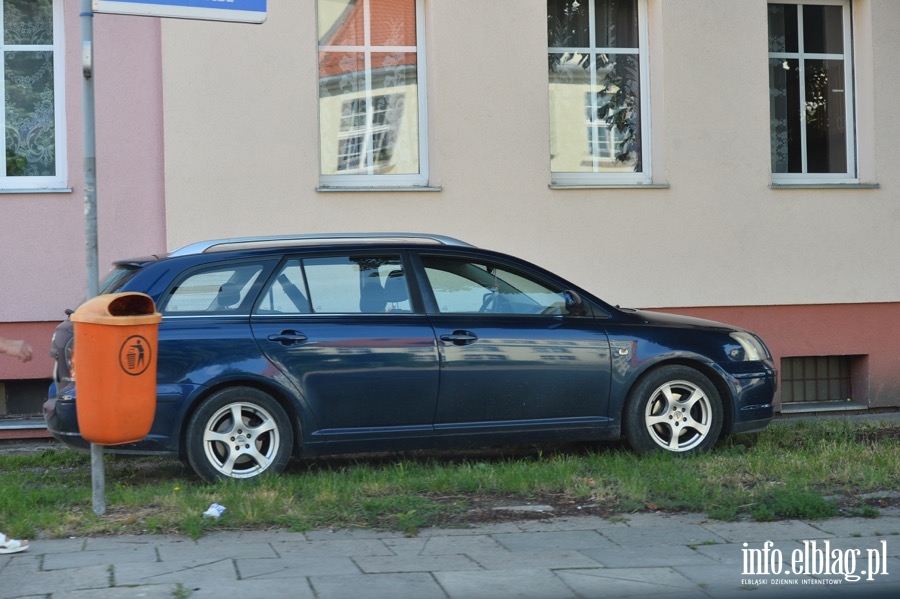 Mistrzowie parkowania w Elblągu (część 117), fot. 14