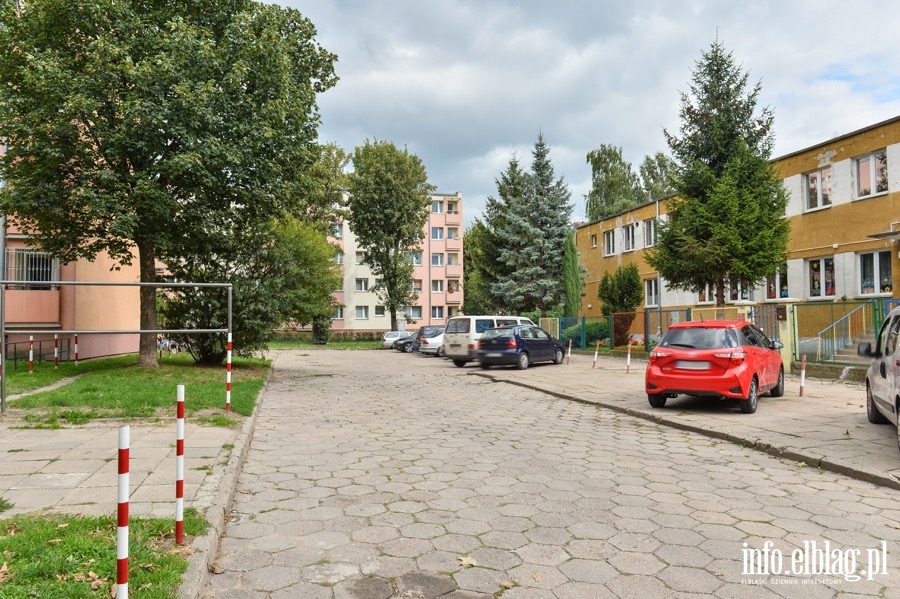 Problem z parkowaniem przy ul. Zajchowskiego, Nowowiejskiej i Starowiejskiej (szkoła, żłobek, przedszkole), fot. 2