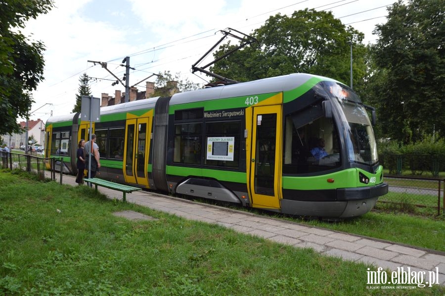 Mkną po szynach czerwone tramwaje, fot. 59
