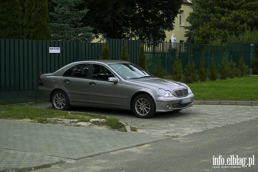 Mistrzowie parkowania w Elblągu (część 123), fot. 2