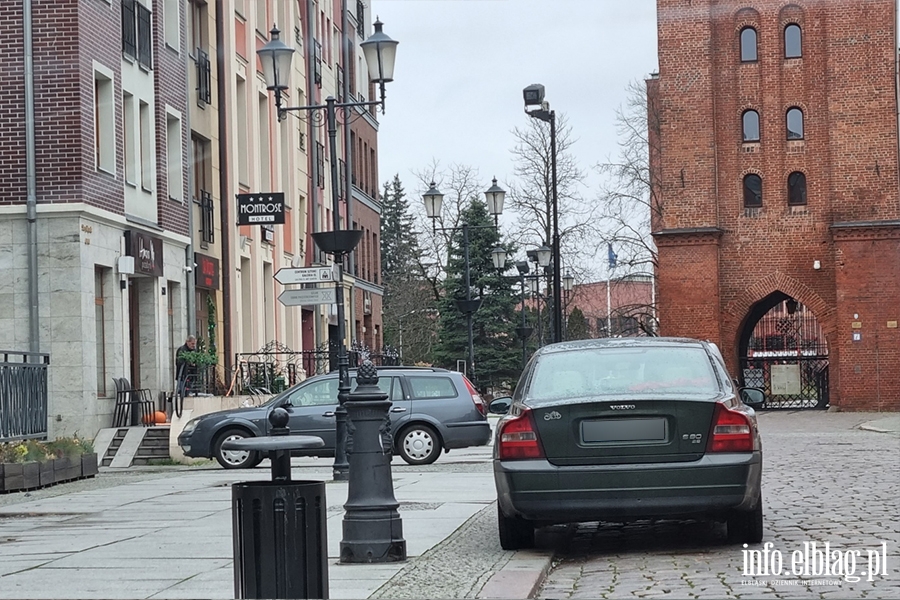 Mistrzowie parkowania w Elblągu (część 131), fot. 4