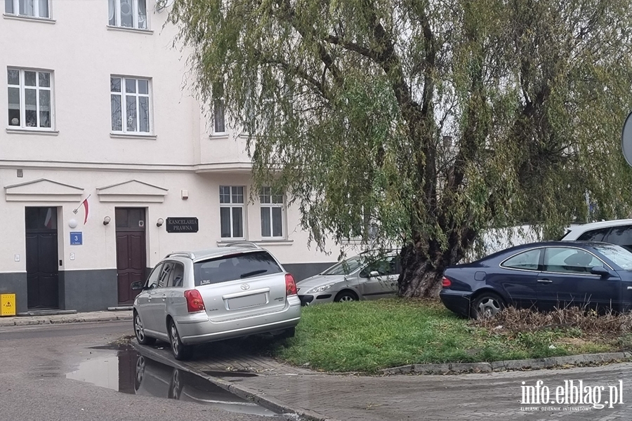 Mistrzowie parkowania w Elblągu (część 131), fot. 5