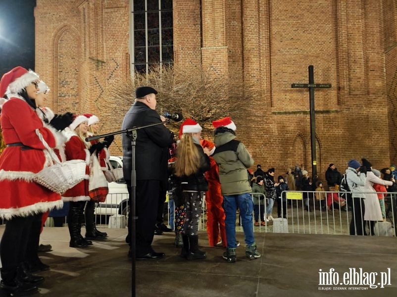 Na elbląskiej Starówce zabłysła choinka, fot. 3