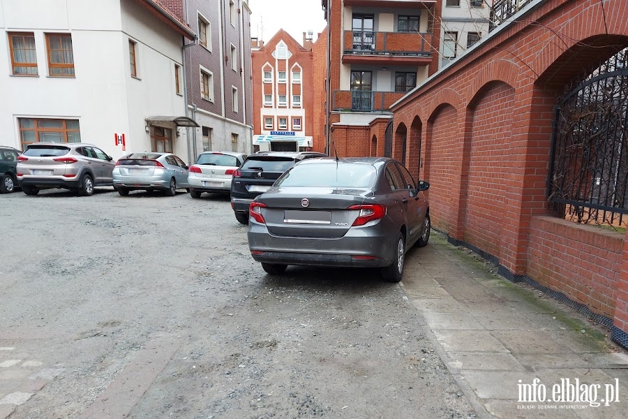 Mistrzowie parkowania w Elblągu (część 135), fot. 12
