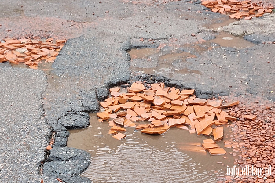 Dziury na elbląskich ulicach - ul. Saperów 14c I Saperów 14b , fot. 7
