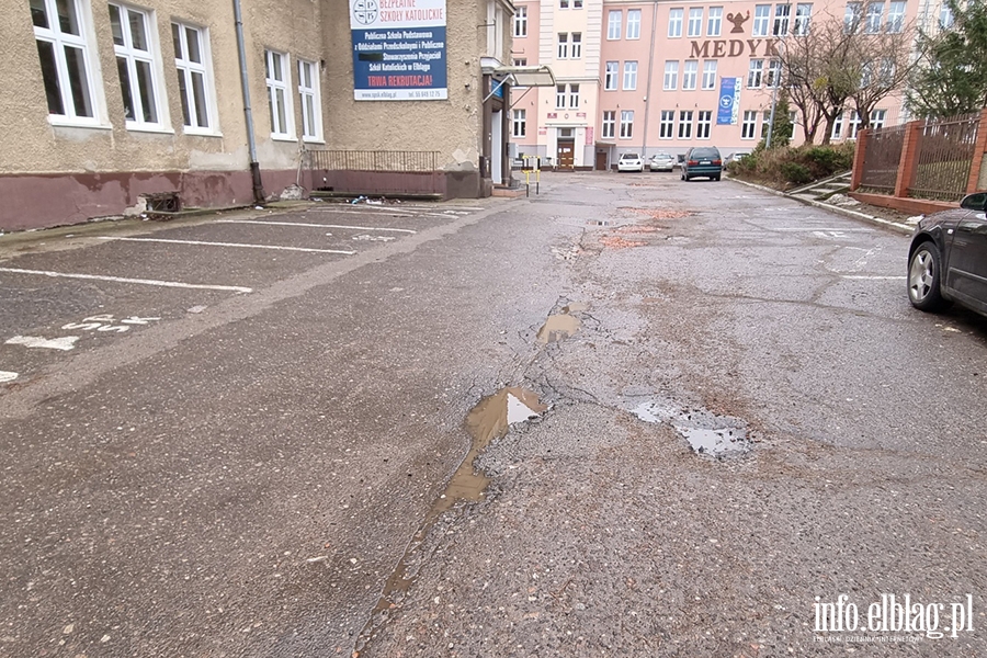 Dziury na elbląskich ulicach - ul. Saperów 14c I Saperów 14b , fot. 9