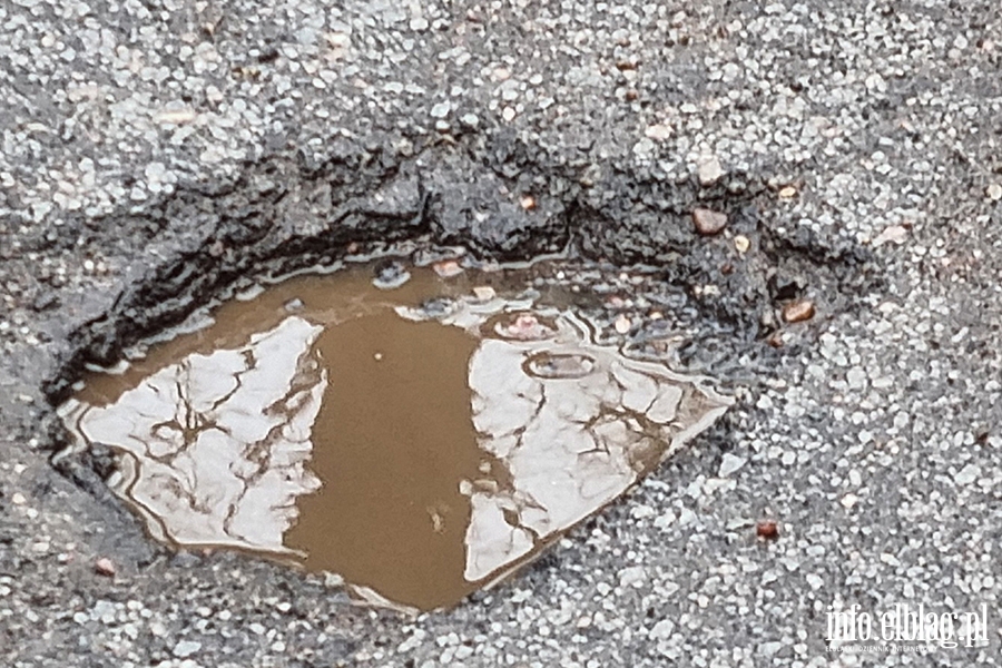 Dziury na elbląskich ulicach - ul. Saperów 14c I Saperów 14b , fot. 13