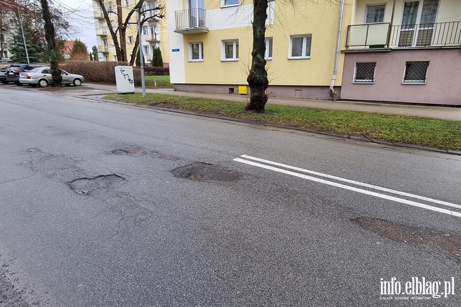 Dziury na elbląskich ulicach - ul. Saperów 14c I Saperów 14b , fot. 15