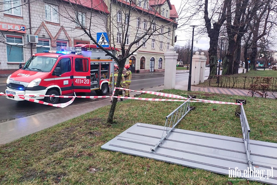 Silny wiatr - intensywne działania strażaków, fot. 13