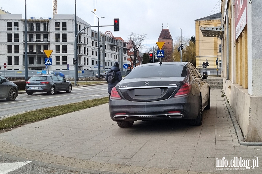 Mistrzowie parkowania w Elblągu (część 142), fot. 7