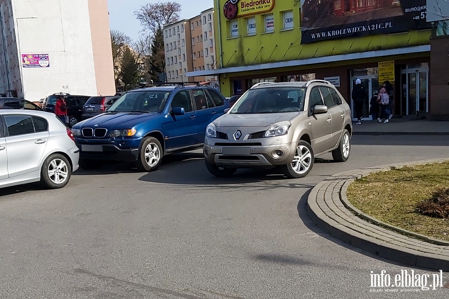 Mistrzowie parkowania w Elblągu (część 145), fot. 1