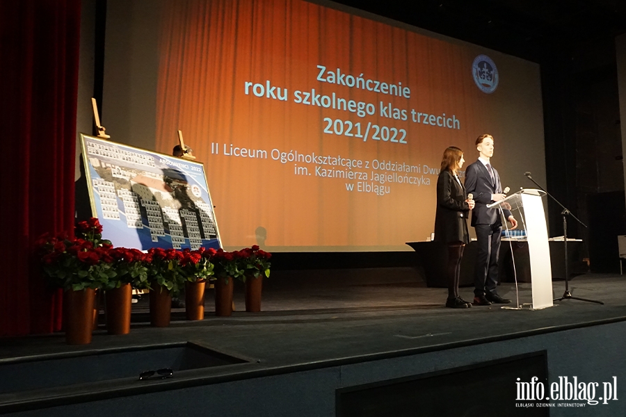 Świadectwa ukończenia szkoły otrzymało 194 uczniów II LO, fot. 19