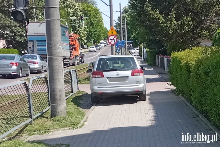 Mistrzowie parkowania w Elblągu (część 155), fot. 12