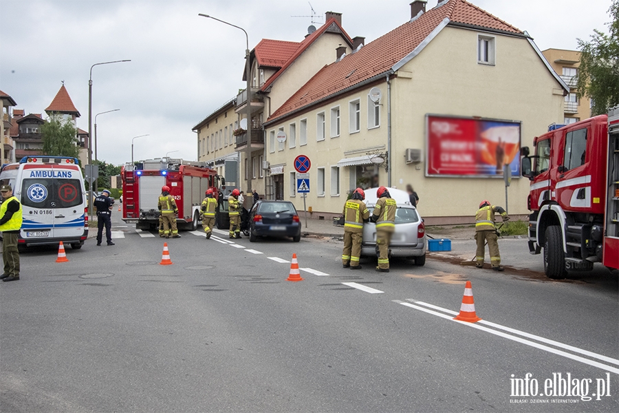 Grony wypadek na skrzyowaniu ulic Robotniczej i Matejki, fot. 1