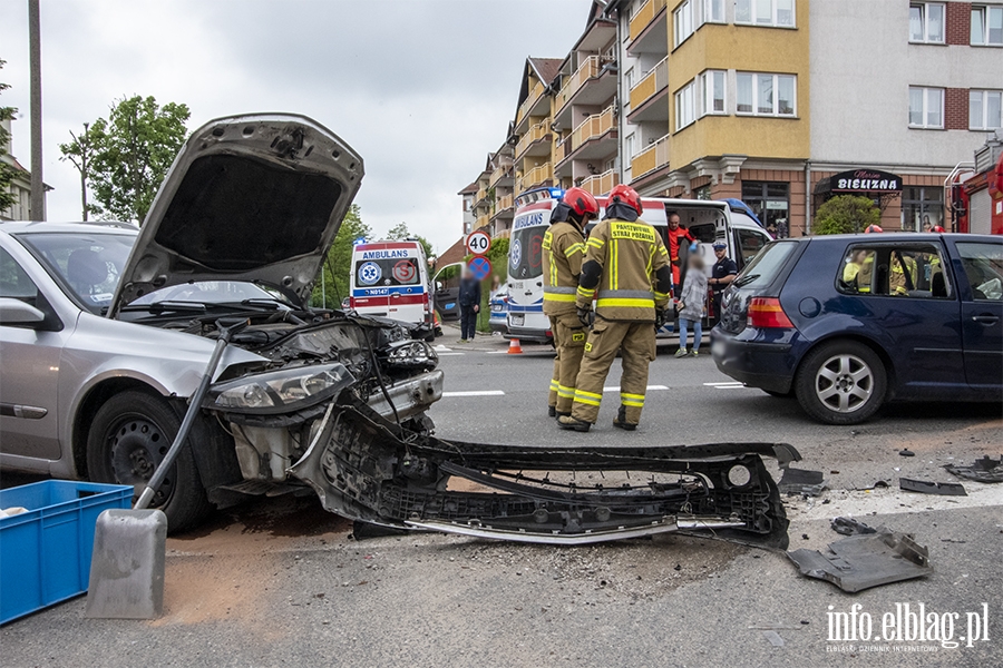 Grony wypadek na skrzyowaniu ulic Robotniczej i Matejki, fot. 3