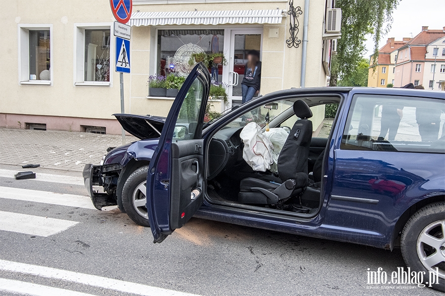 Grony wypadek na skrzyowaniu ulic Robotniczej i Matejki, fot. 9