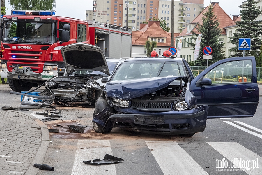 Grony wypadek na skrzyowaniu ulic Robotniczej i Matejki, fot. 11