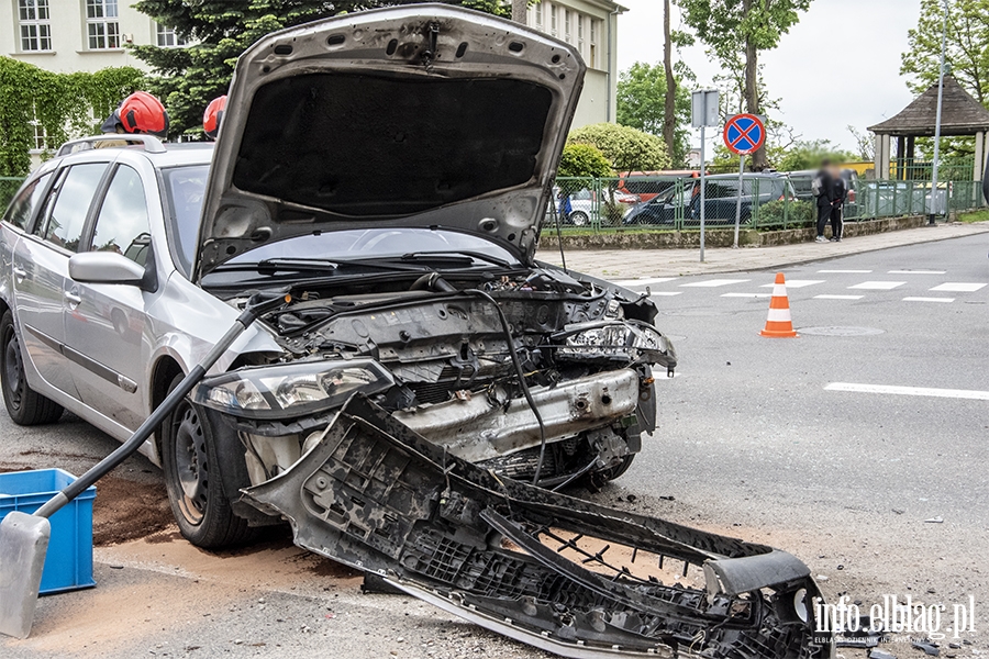 Grony wypadek na skrzyowaniu ulic Robotniczej i Matejki, fot. 13