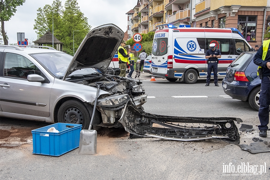 Grony wypadek na skrzyowaniu ulic Robotniczej i Matejki, fot. 14